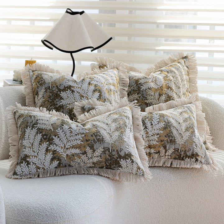 Dekorativer Samt-Kissenbezug mit besticktem Farn-Jacquard und Fransenrand Karnz