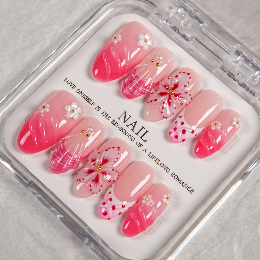 Dekoratives Press-on-Nagelset mit Floral-Designs