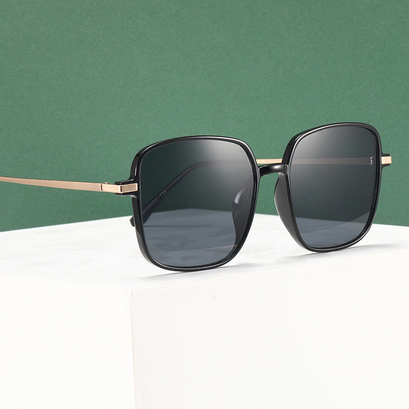 Damen quadratische Designerbrille mit filigranem Metallrahmen Karnz