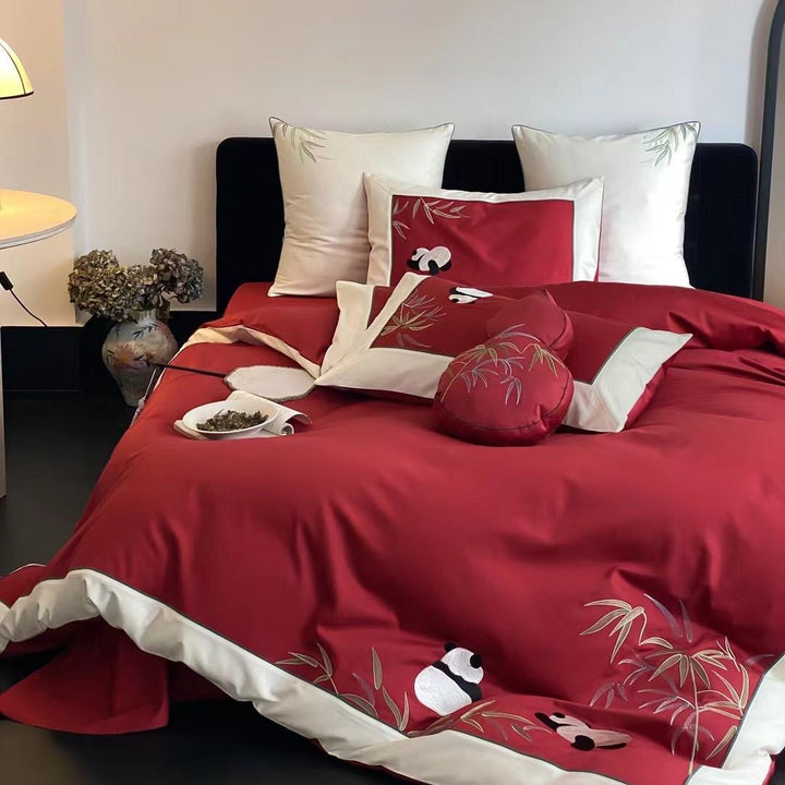 Duvetbezug-Garnitur aus Baumwollsatin mit applizierter Tierstickerei und kontrastierter Saumkante