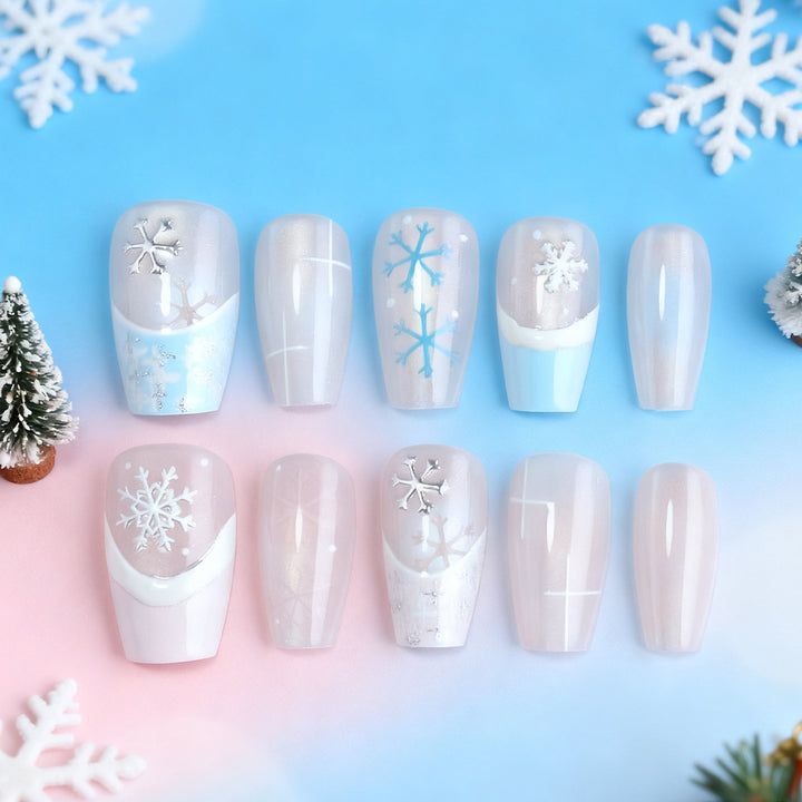 Stylische winterliche Press-On Nägel Karnz