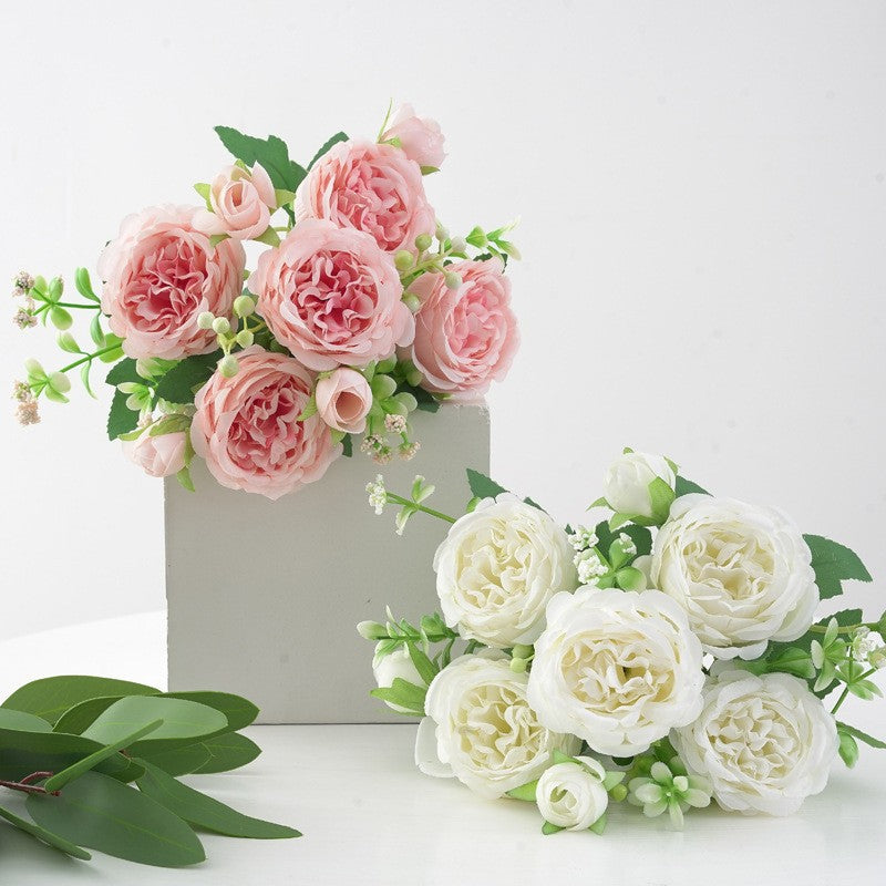 Künstliches Blumenarrangement