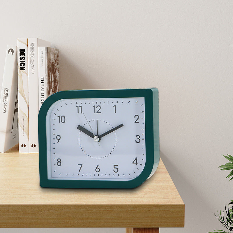 Nostalgischer Tischwecker Im Kreativen Haus-Design Karnz