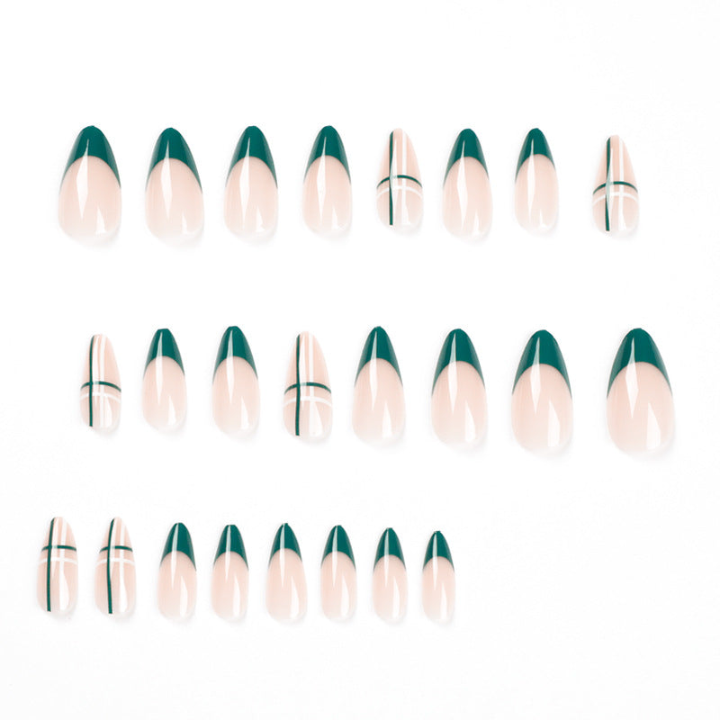 Kunstvolle Nailart mit modernem Geometrie-Design Karnz