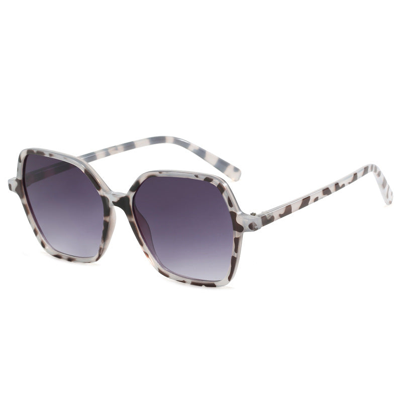 Damen oversized Sonnenbrille im faszinierenden Design Karnz