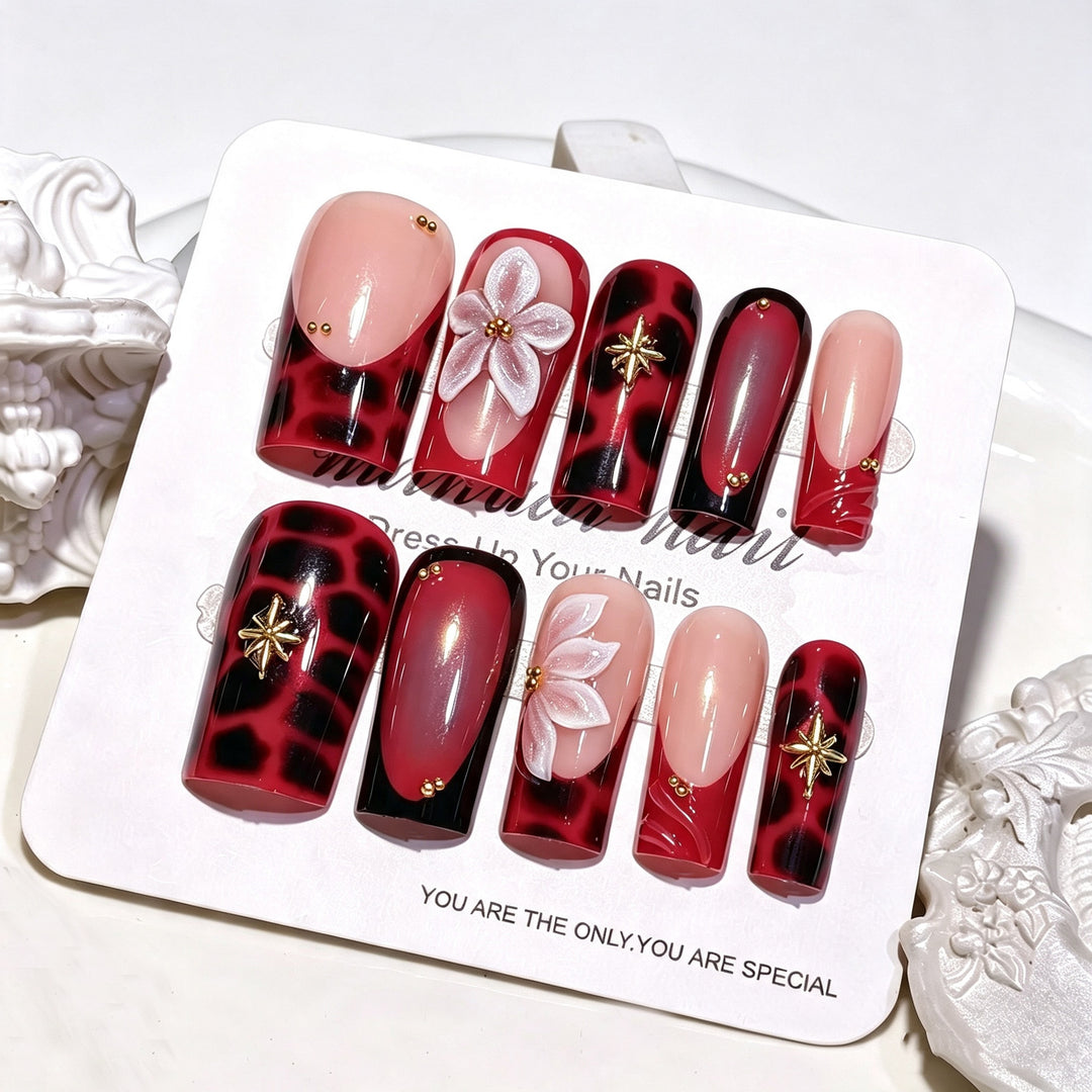 Künstlerisches Floral Press-On Nagelset Karnz