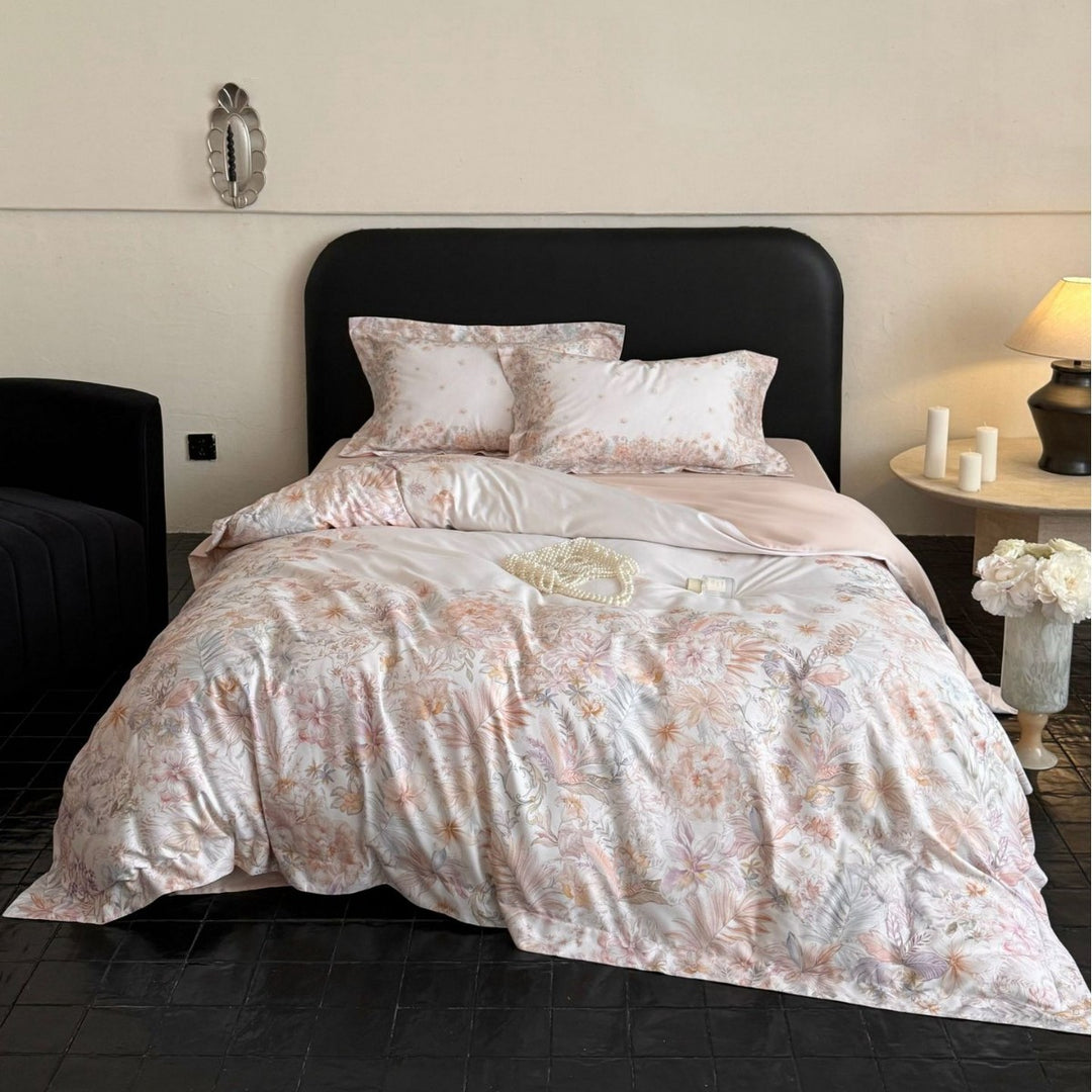 Luxuriöses Satin-Bettwäsche-Set mit floralem Allovermuster und Satinbordüre