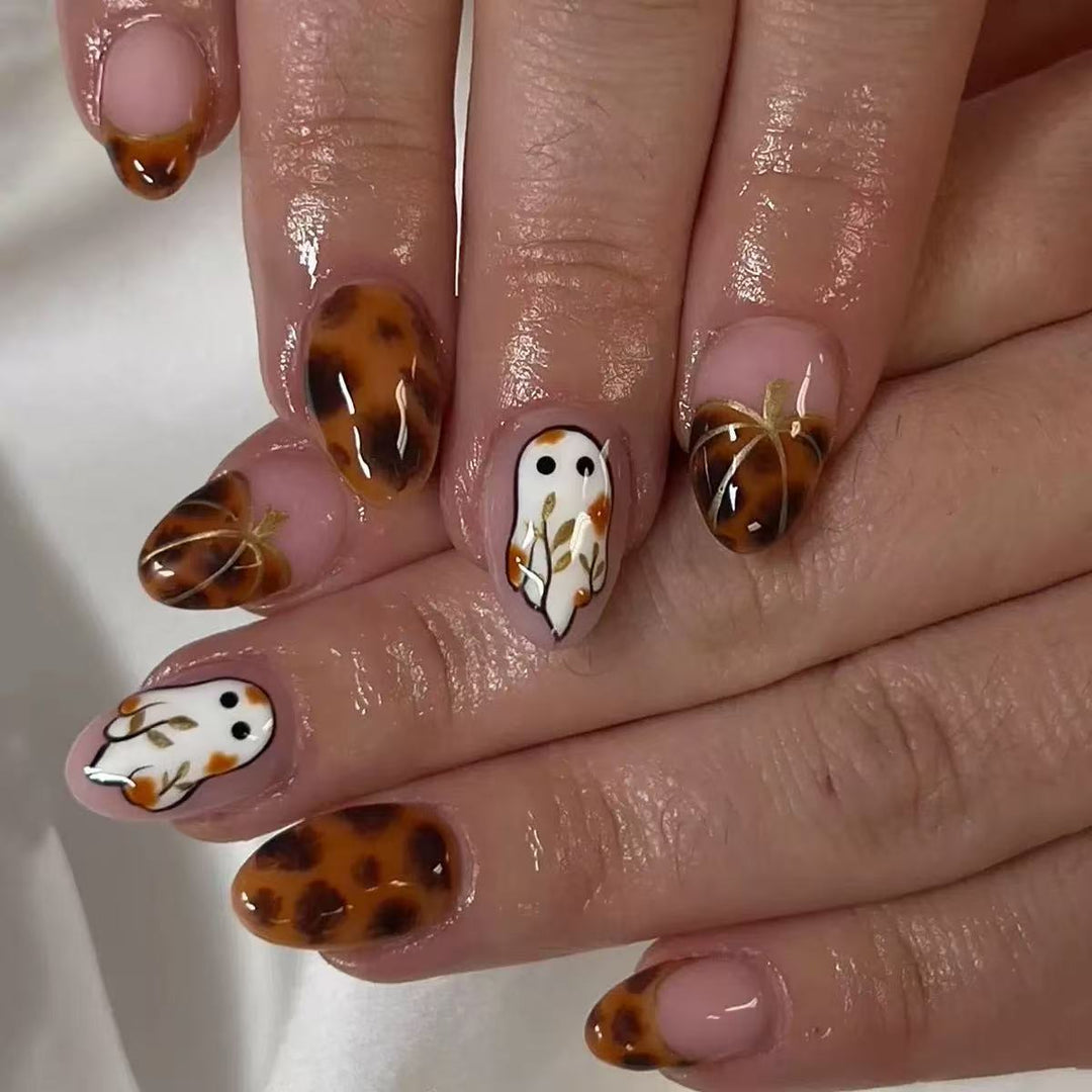 Kunstnagelset mit eleganten Eulenmotiven und animalischen Akzenten Karnz