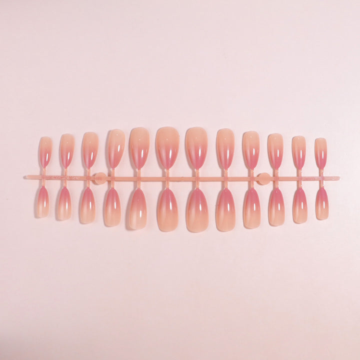 Premium Glänzende Ombre Stiletto Press-On Nagelspitzen Karnz