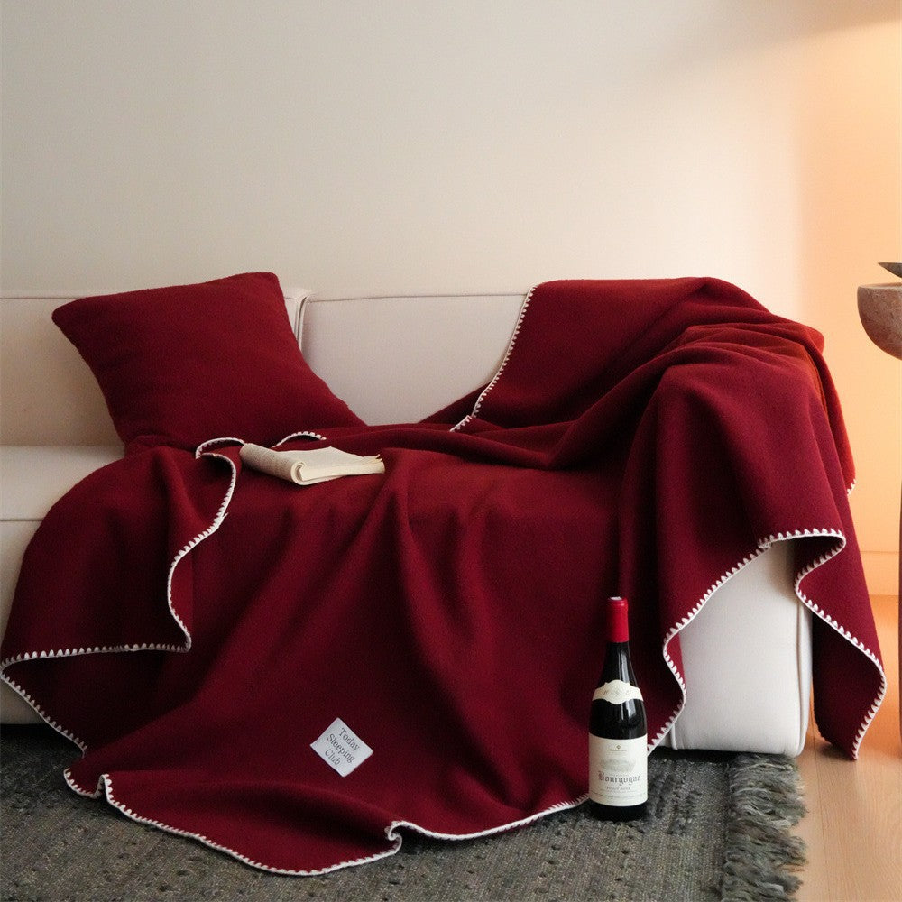 Wohndecke- und Kissen-Set aus flauschigem Fleece mit kontrastierender Ziernaht