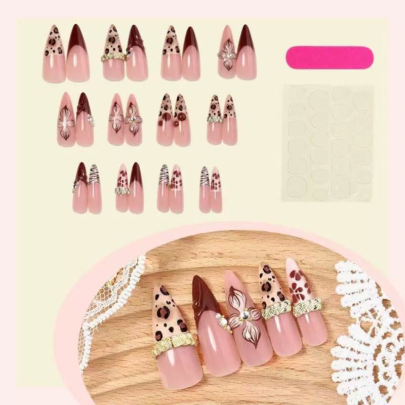 Künstlerische dekorative Stiletto Press-On Nägel Karnz