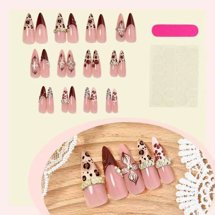 Künstlerische dekorative Stiletto Press-On Nägel Karnz