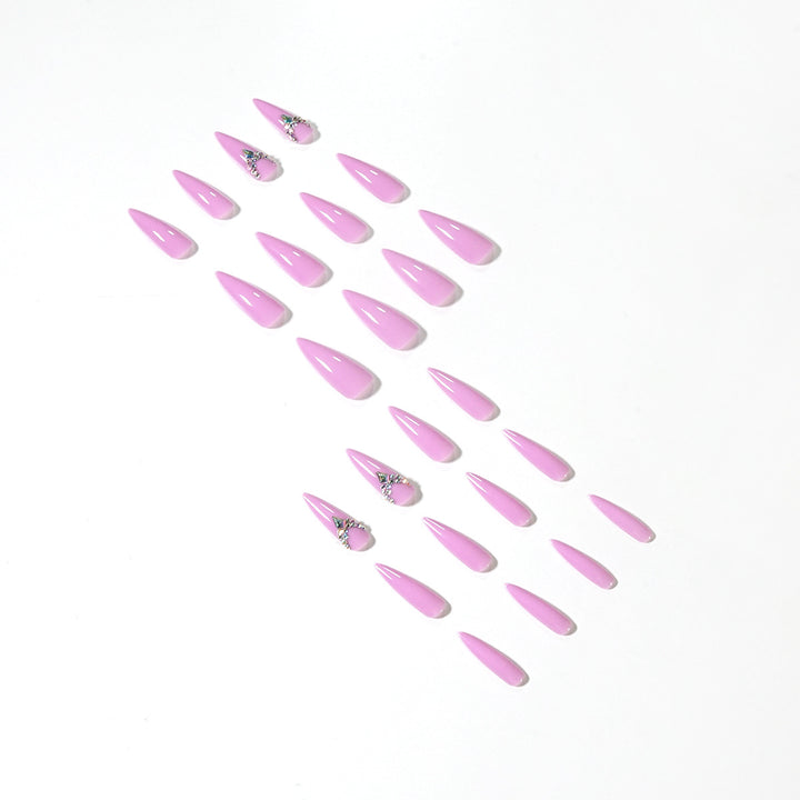 Glamouröse Stiletto-Nägel mit Strassverzierung Karnz