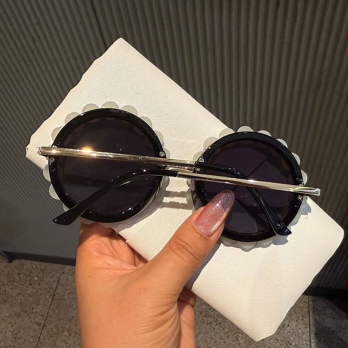 Damen elegante Vintage-Sonnenbrille mit Perlenbesatz Karnz