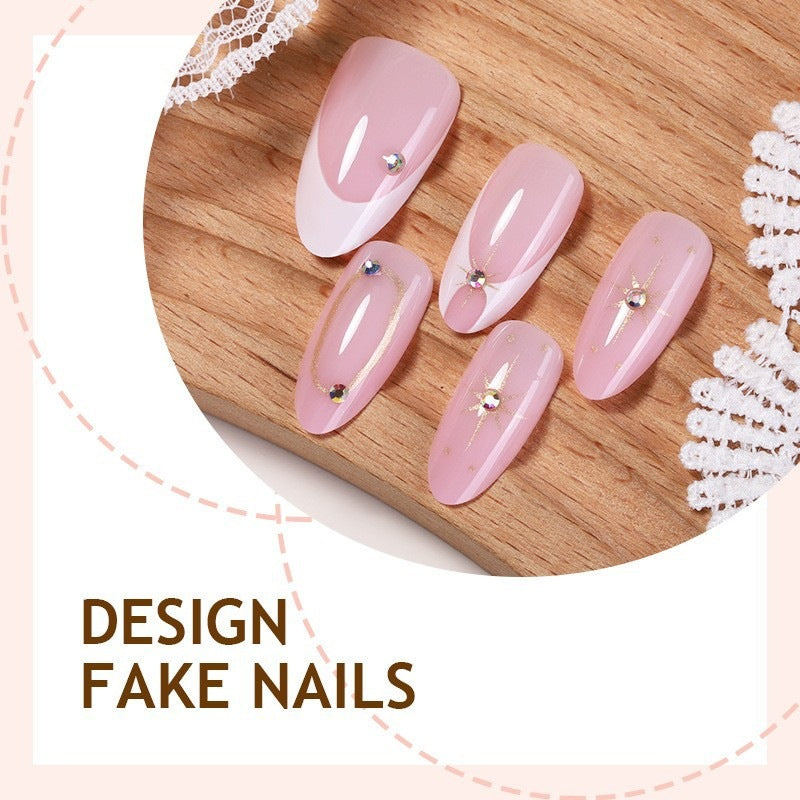 Kunstnagelset mit elegantem Spitzen-Design und glamourösen Akzenten Karnz