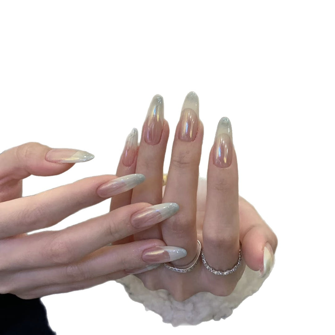 Glamouröse Kunstnägel Im Modernen Ombre-Design Karnz
