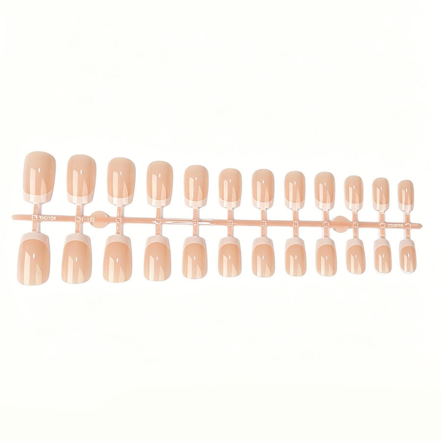 Kunstnagelset mit stilvollem French-Design und elegantem Glanz Karnz