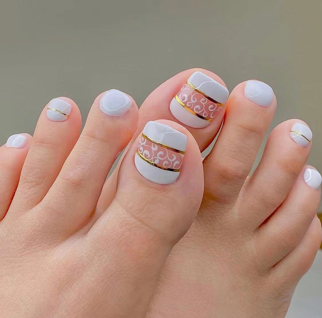 Kunstvolle Fußnagelgestaltung mit Göttlichem Schmetterlingsdesign Karnz