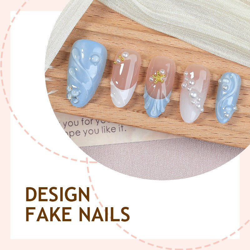 Kunstnagelset mit filigranem Design und eleganten Akzenten Karnz