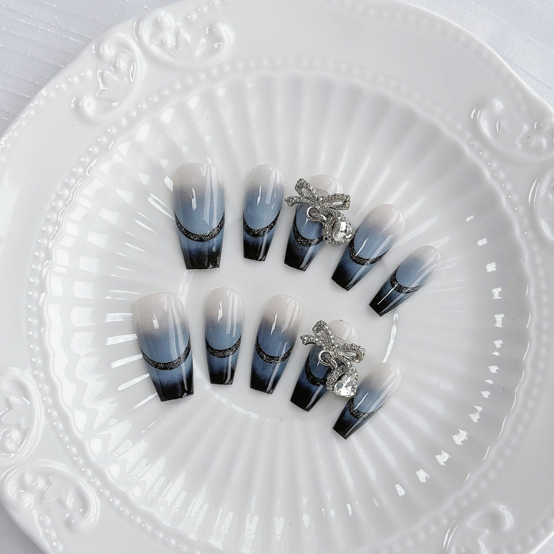Ombre Nagelkunst Set mit dekorativem Schmuck
