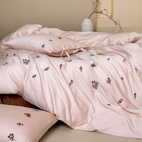 Bettwäsche-Garnitur aus extraweichem Baumwollsatin mit zarter Wildblumen-Stickerei und Schleifen-Kissen