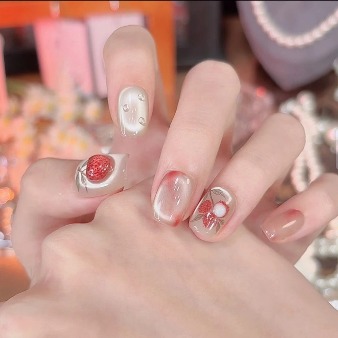 Künstlerisches Floral-Nageldesign Karnz
