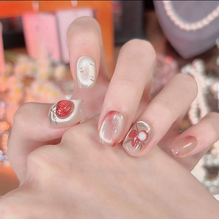 Künstlerisches Floral-Nageldesign Karnz