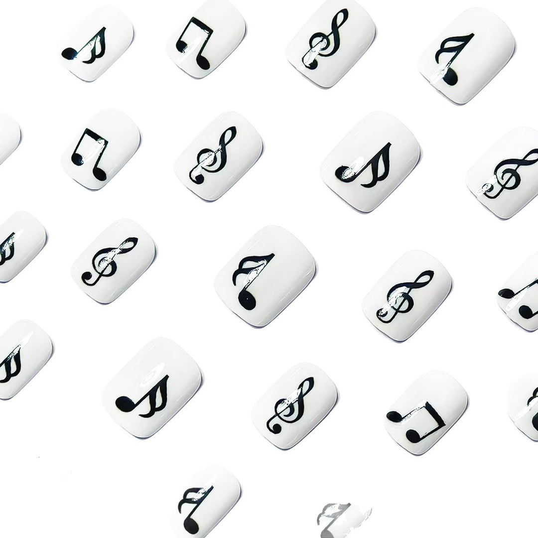 Kunstnägel mit Musikmotiv Karnz