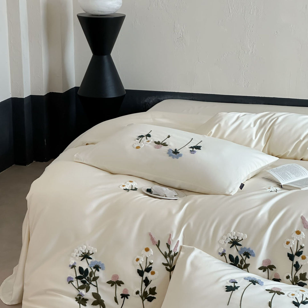 Bestickte Baumwollsatin-Bettgarnitur mit floraler Applikation und seidenweichem Griff
