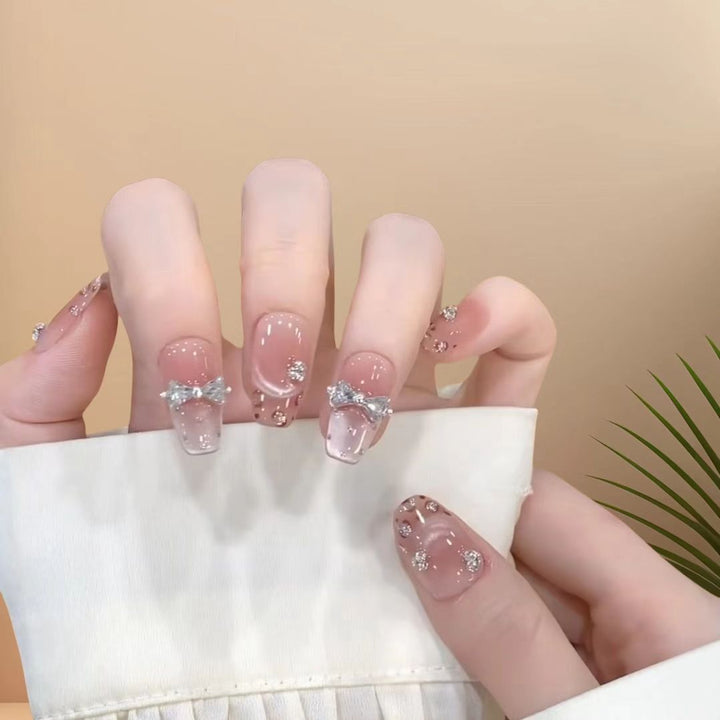 Glitzernde und Verzierte Kunstnägel Karnz
