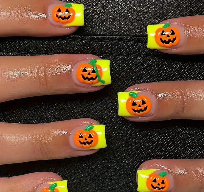 Verspielte Halloween-Kürbis-Nagelkunst Karnz
