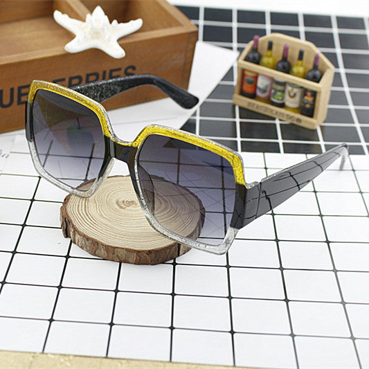 Damen extravagante quadratische Sonnenbrille mit einzigartigem Design Karnz