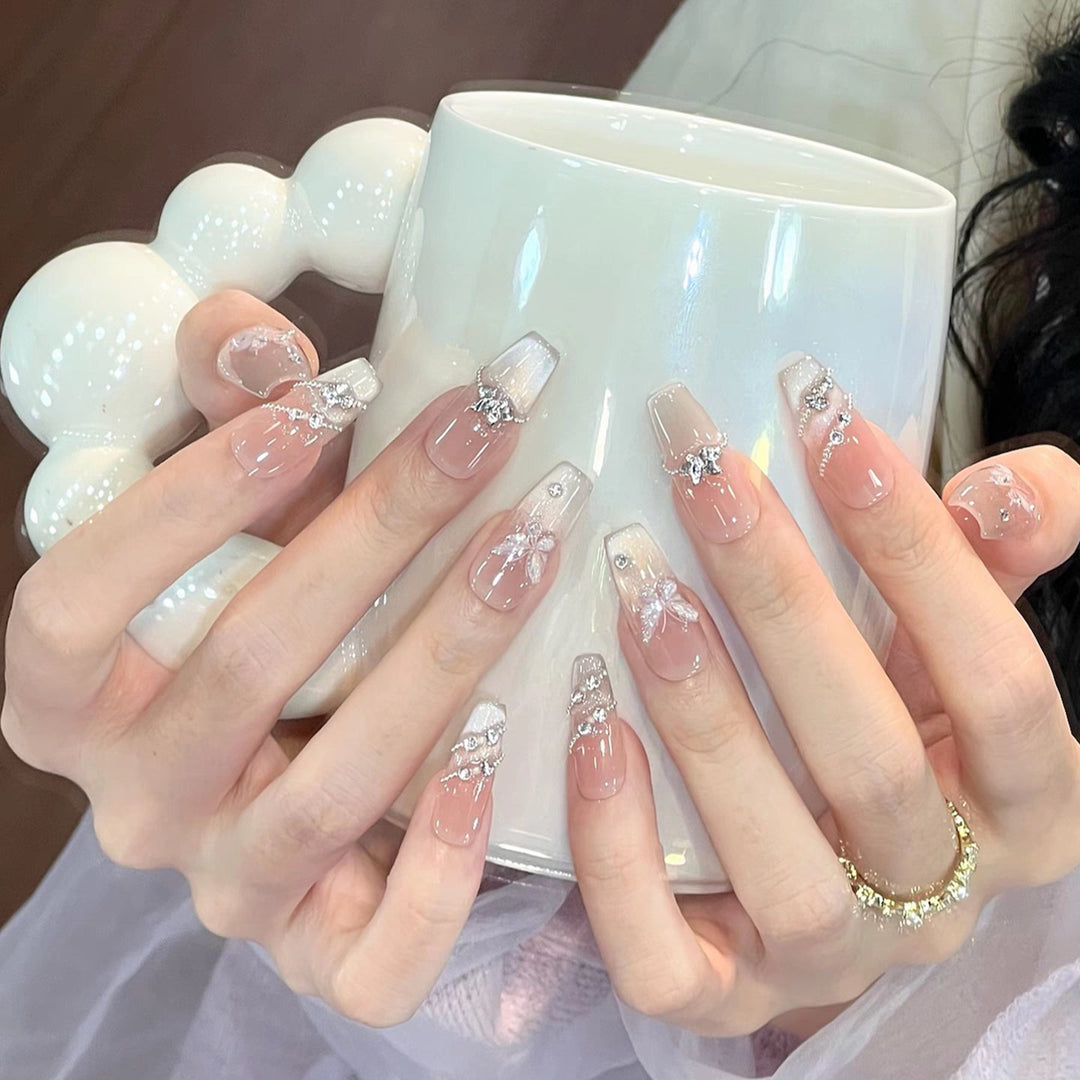 Kreatives thematisches Press-On-Nagelset Karnz