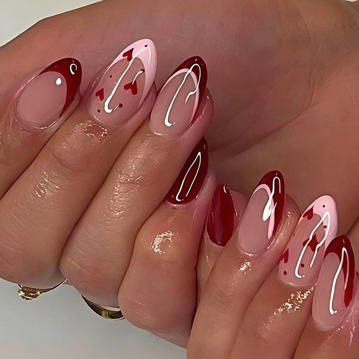 Kunstnagelset mit romantischen Herz-Designs und elegantem Glanz Karnz