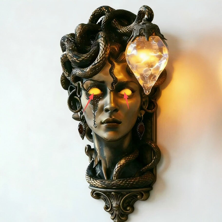 Wandlampe im Medusa-Design Karnz