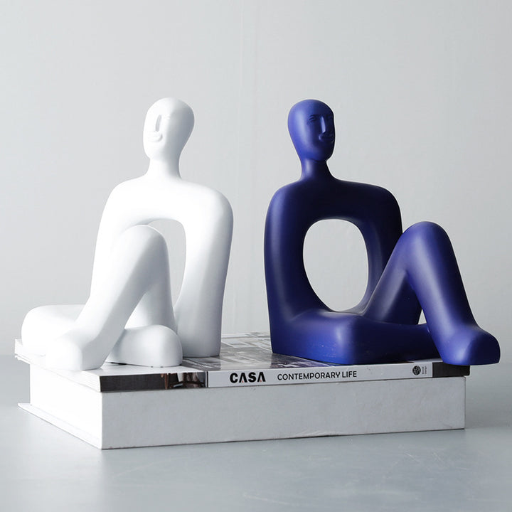 Abstrakte dekorative Sitzfigur