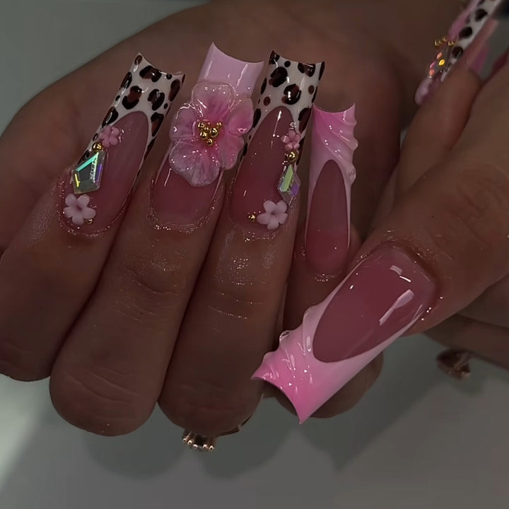 Künstlerische florale Akzent-Press-On-Nägel Karnz