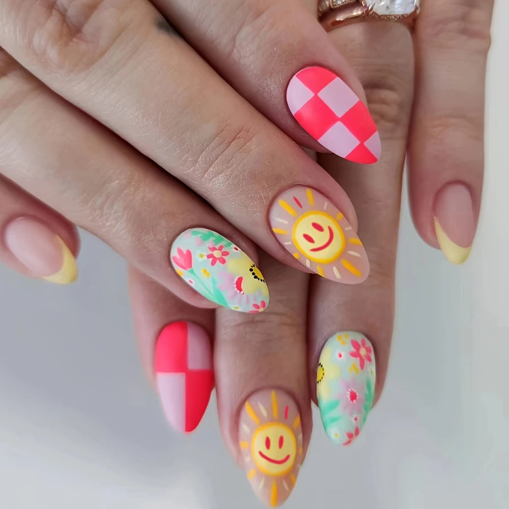 Dekoratives Nagelkunst-Set Karnz