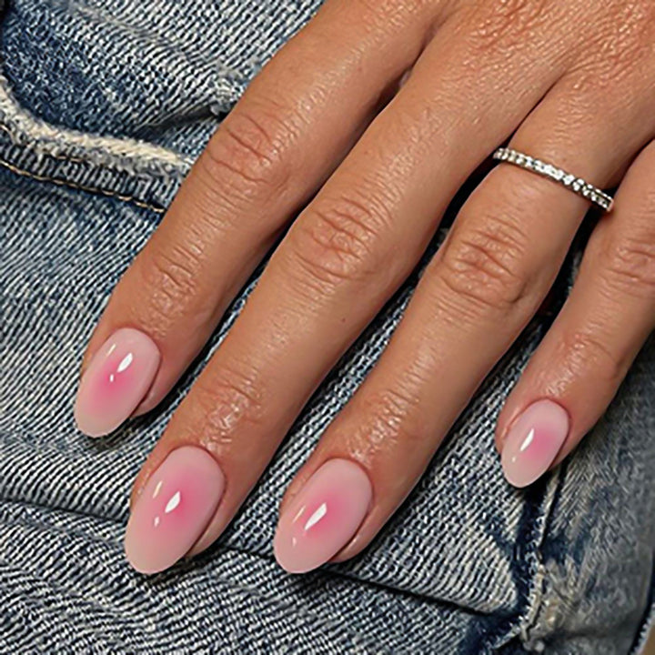 Elegante Gel-Nägel mit sanften Farbverlauf Karnz