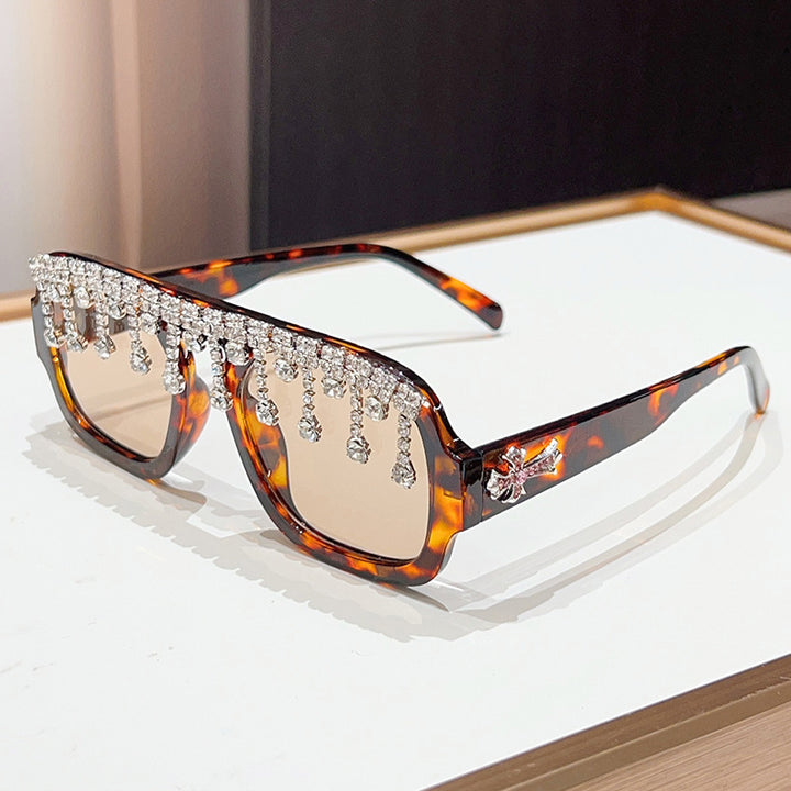 Glamouröse kristallverzierte Sonnenbrille Karnz