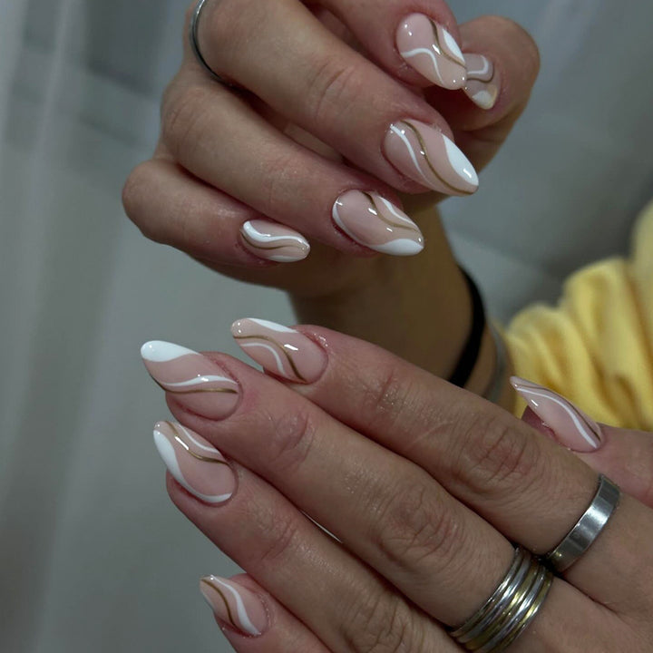 Kunstnagelset mit elegantem Schwung-Design Karnz