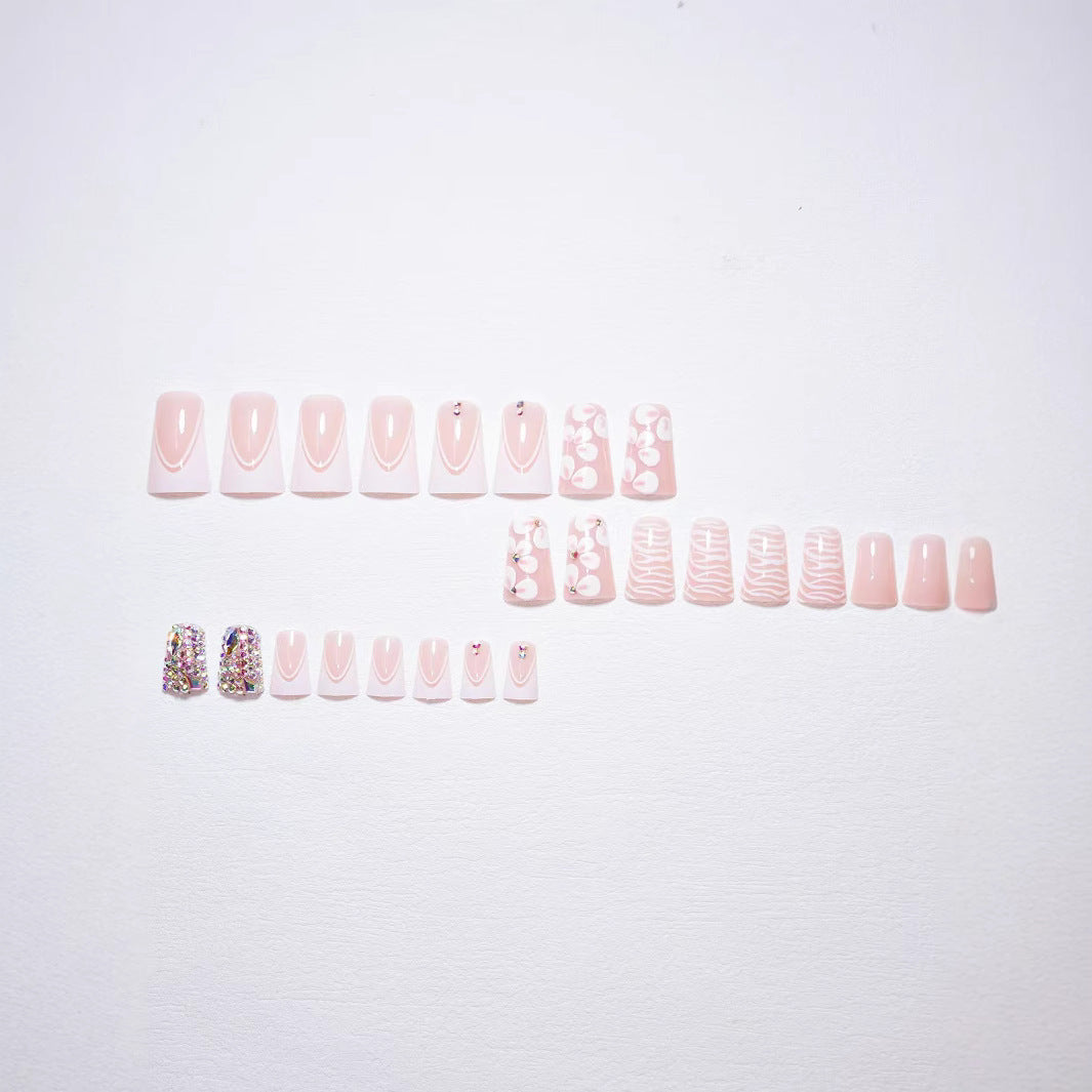 Dekoratives Press-on-Nagelkunst-Set mit Edelsteinakzenten Karnz