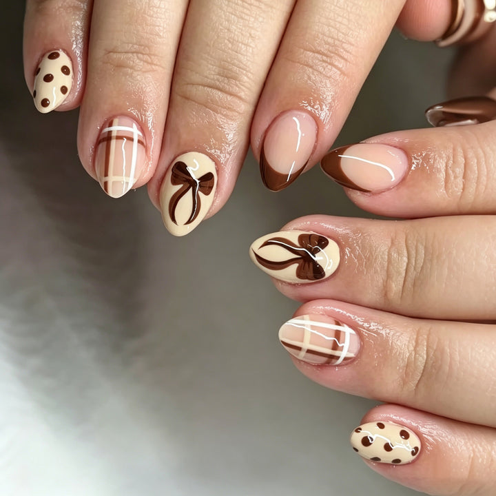 Künstlerisches Schokoladen-inspiriertes Press-On Nagelkunstset Karnz
