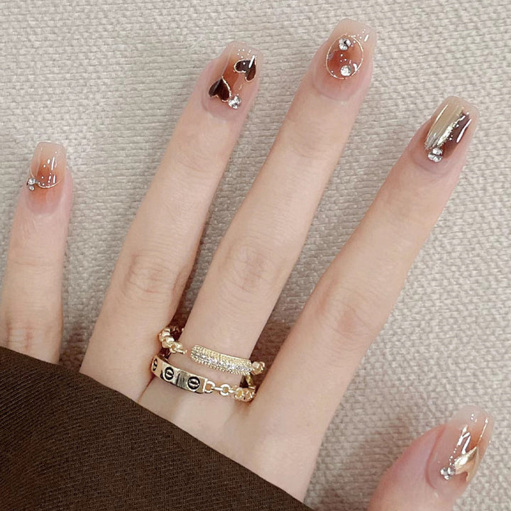 Elegantes Herz-Themen Press-On Nagelkunstset