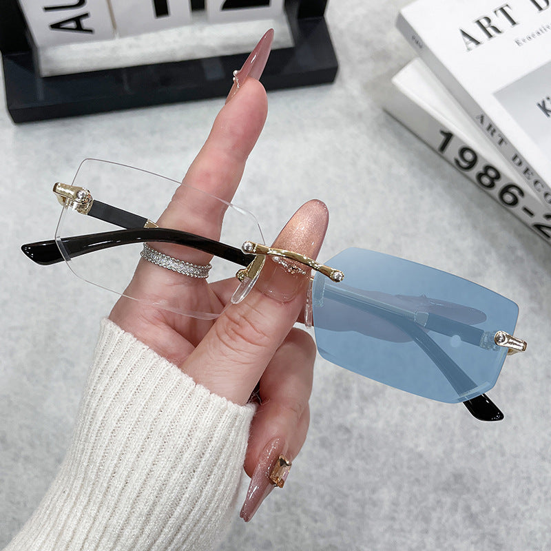 Damen stilvolle Designer-Brille mit multifunktionalen Gläsern Karnz