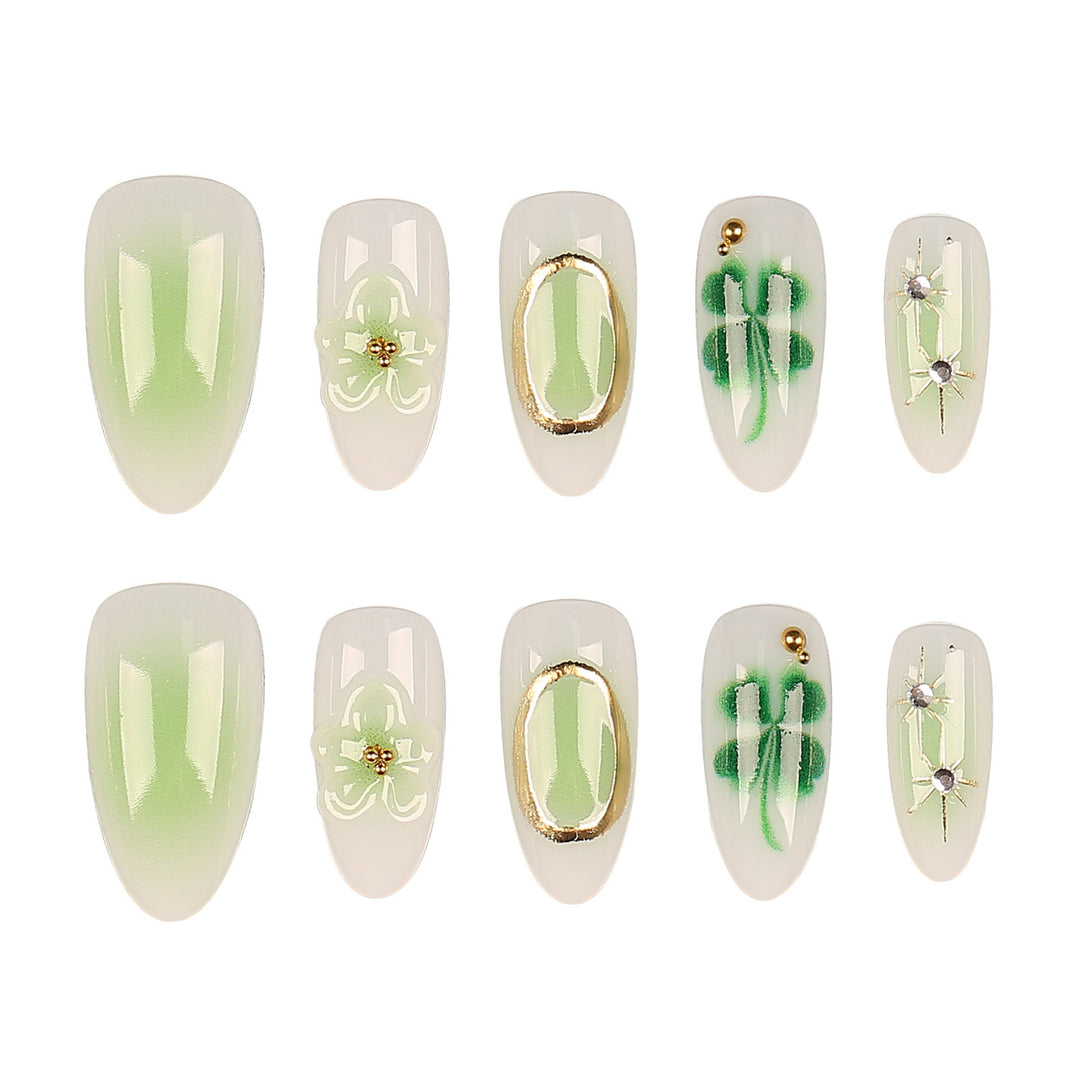 Elegantly gestaltetes floral Druck-Nagel-Set