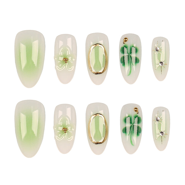 Elegantly gestaltetes floral Druck-Nagel-Set