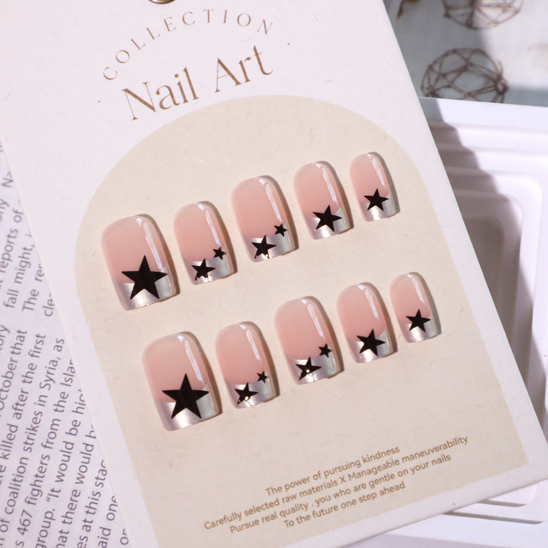 Funkelnde Nagelkunst mit Sternen und Glitzer akzenten Karnz