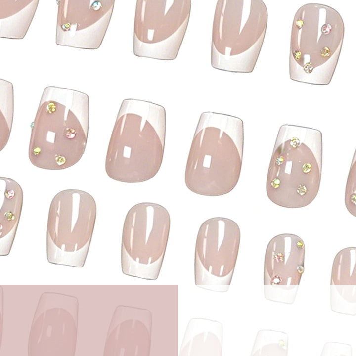 Elegante French Tip Nagelkunst-Verstärkungen mit Edelsteinakzenten Karnz