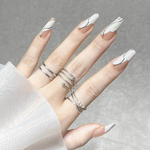 Künstlerische Press-On Nagelkunst Karnz